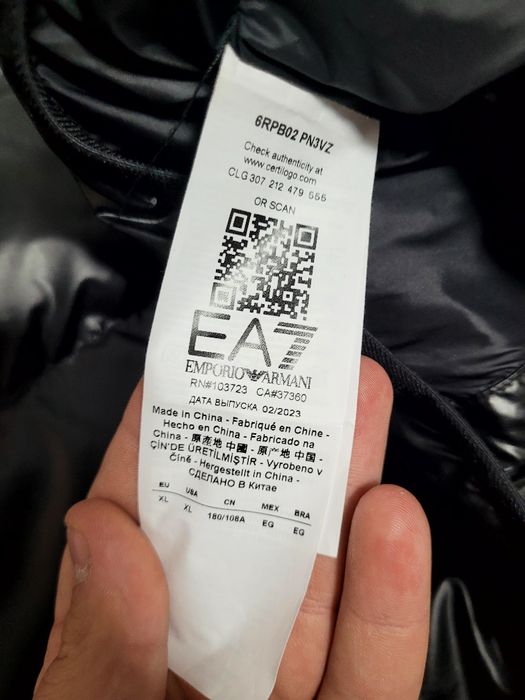 Vand geaca Emporio Armani  Originala