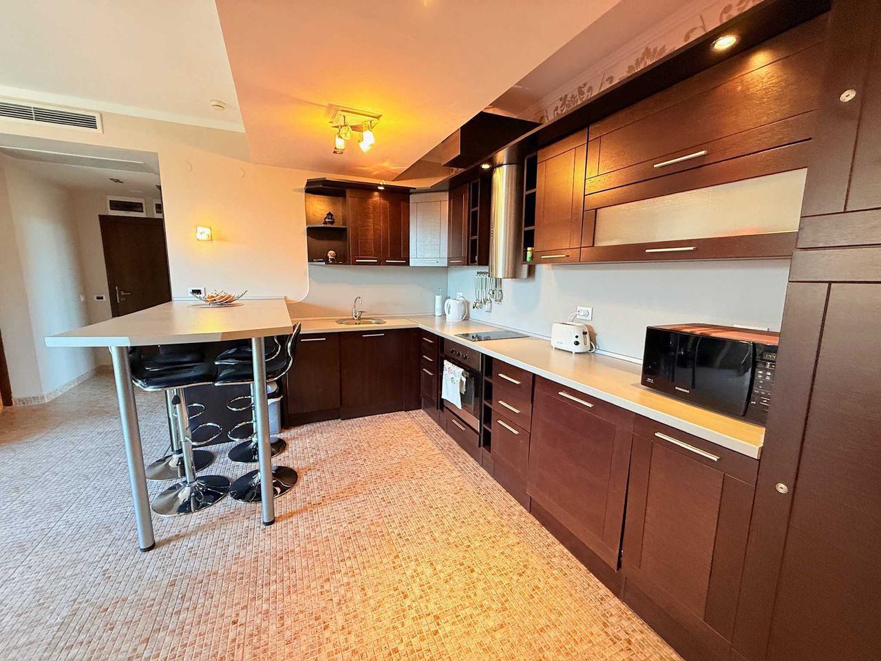 Продава се Тристаен апартамент в к.к. Слънчев бряг - 99 кв.м за 1465 €/кв.м - Снимка #1