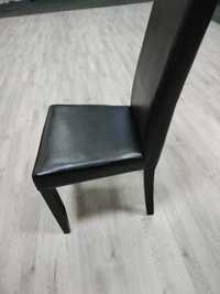Vând scaune negre
