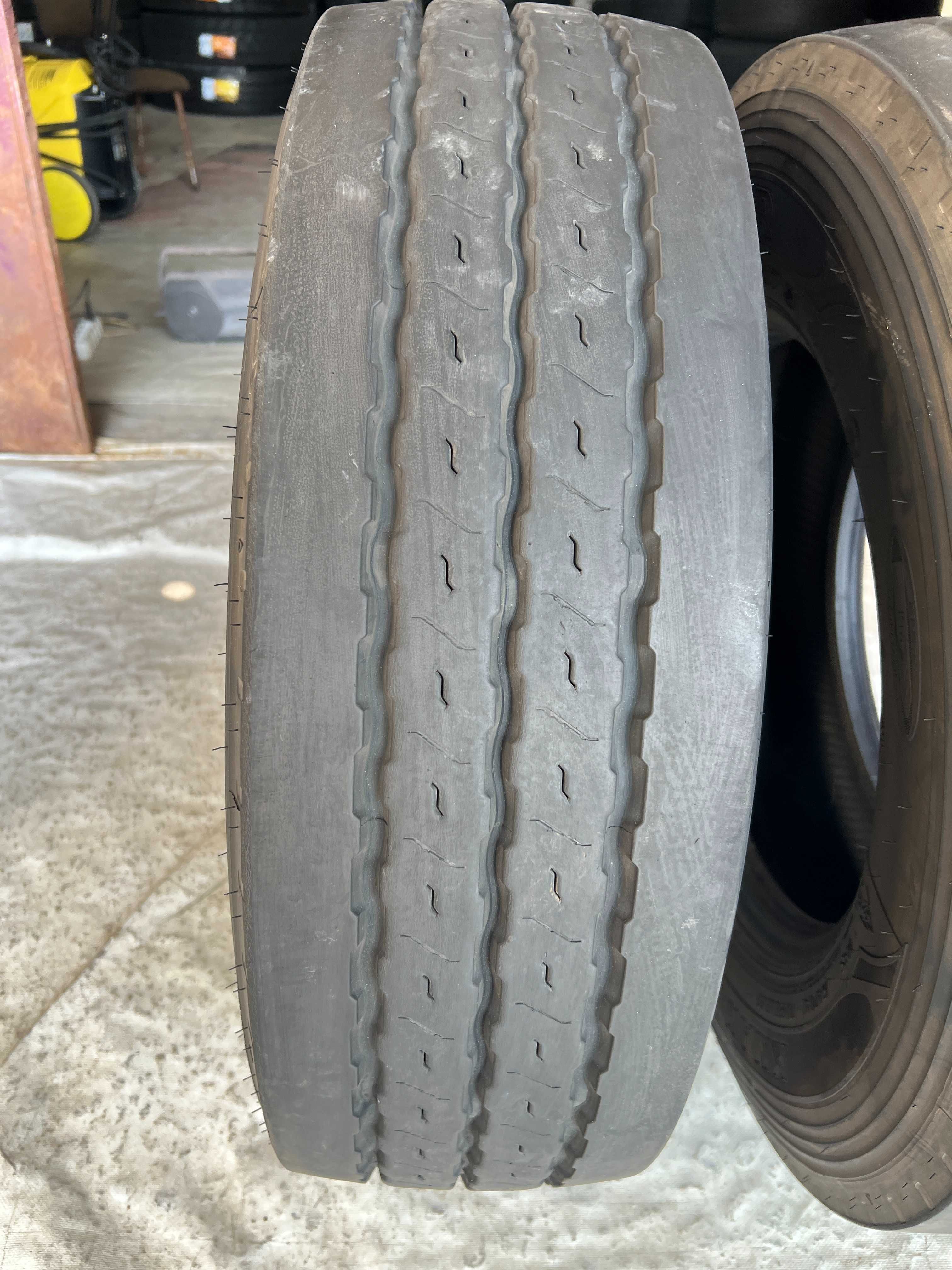 2 гуми за ремарке 235/75R17.5 Goodyear KMax T 143/141J M+S FRT DOT4320