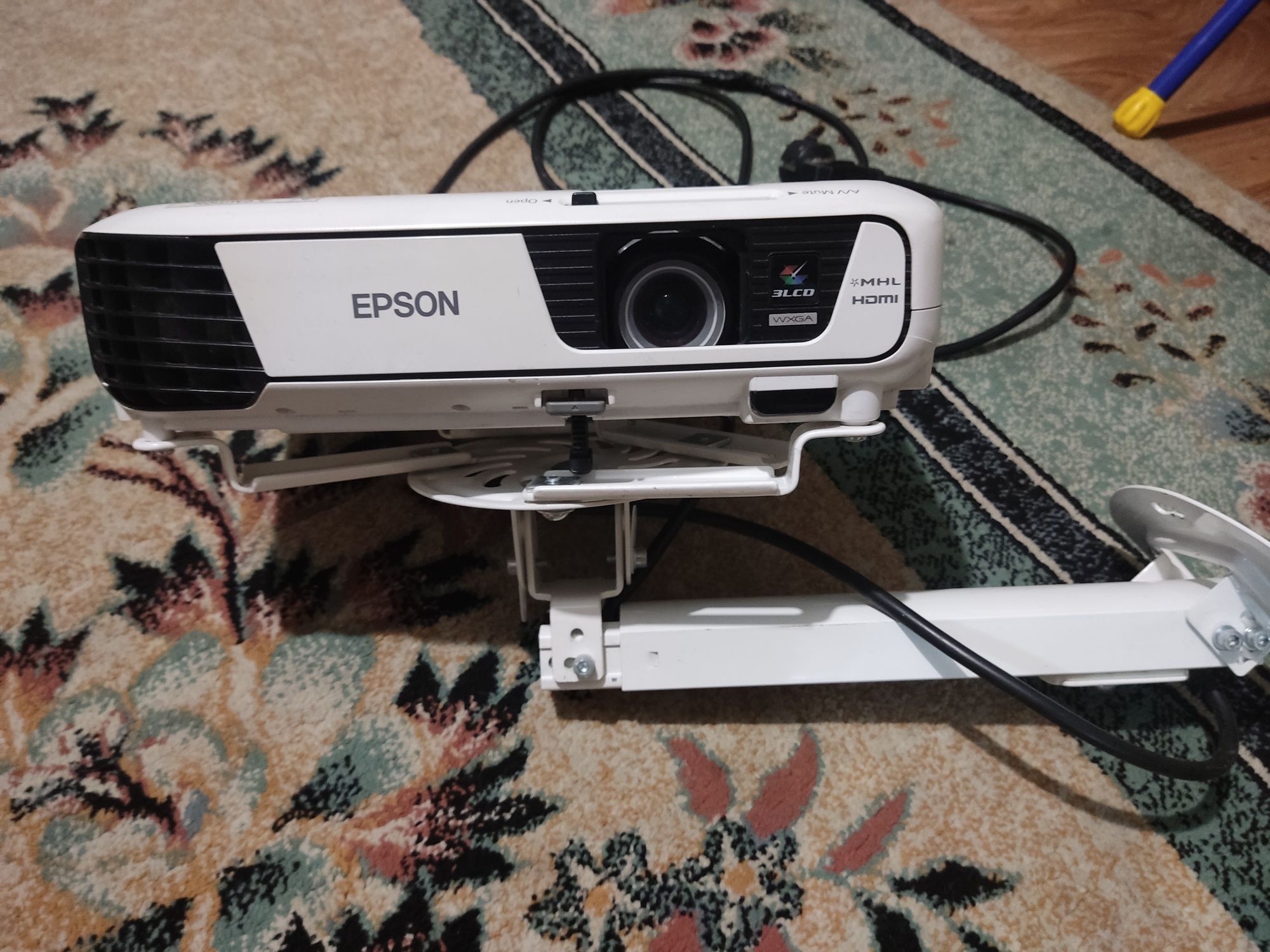 Проектор Epson белый