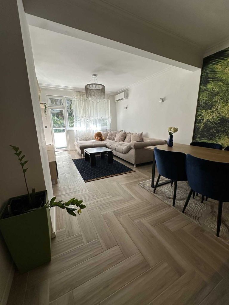 Дава се под наем Тристаен апартамент в София, Лозенец - 118 кв.м за 900 € - Снимка #3