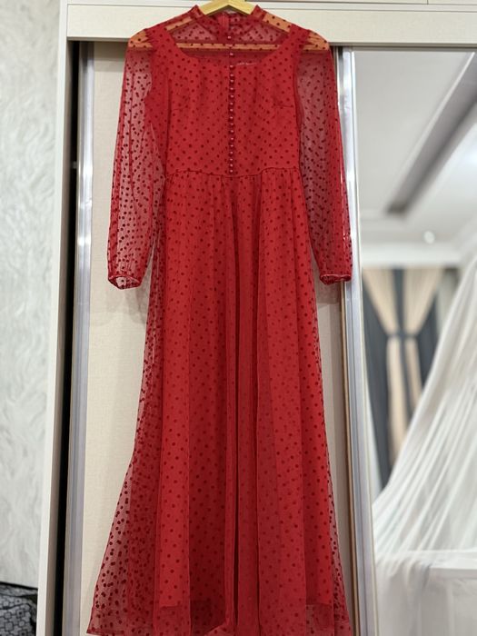 Oqshom libosi sotiladi