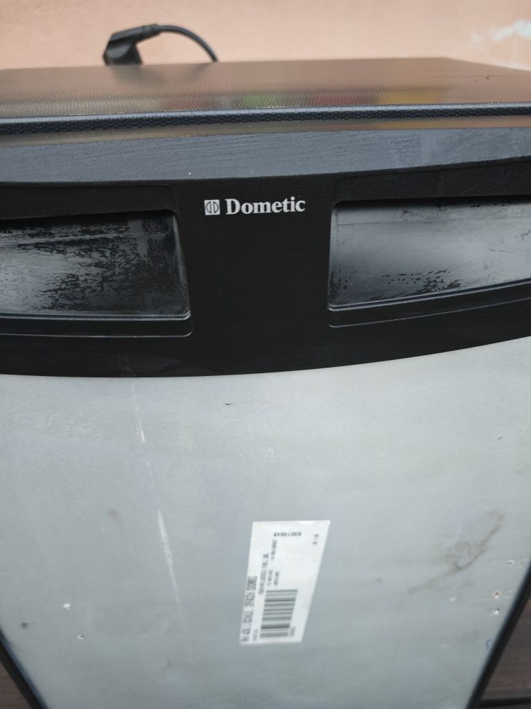 Мини амонячен хладилник минибар dometic