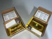 Vand doua proiectoare galbene vintage Bosch