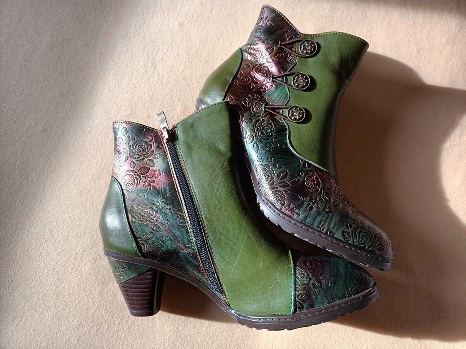 Ghete din piele colorată, mărimea 40