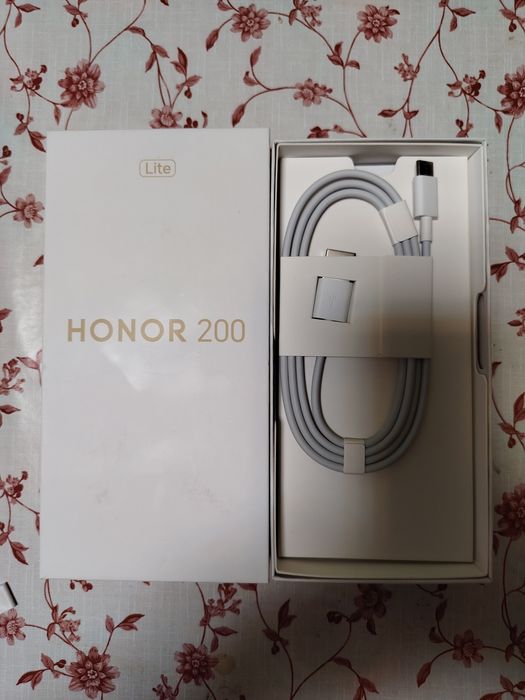 HONOR 200 Lite телефонът е нов