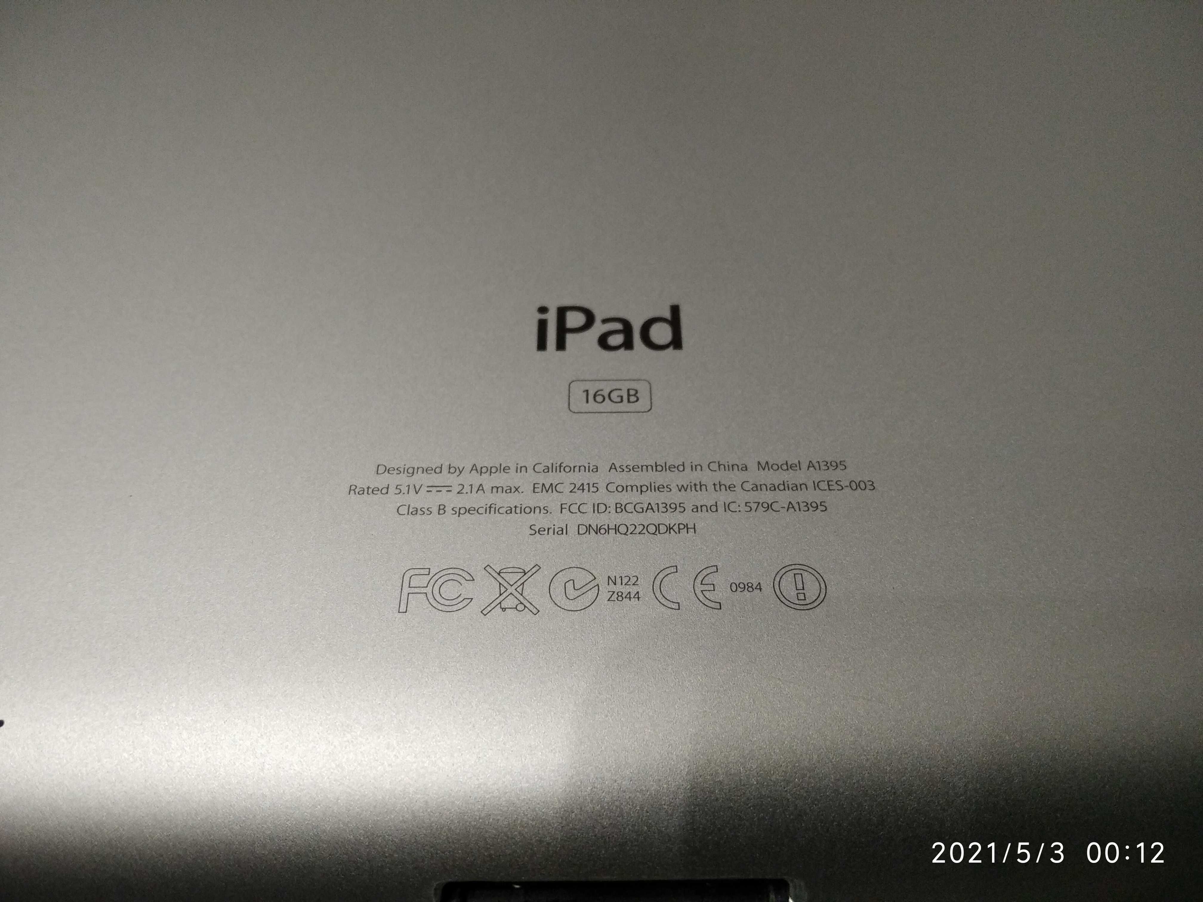 iPad 2. 16Gb + клавиатура + чехол.