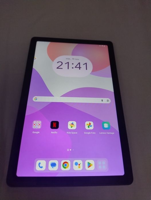 Vând tableta Lenovo M9 in stare impecabila+husa