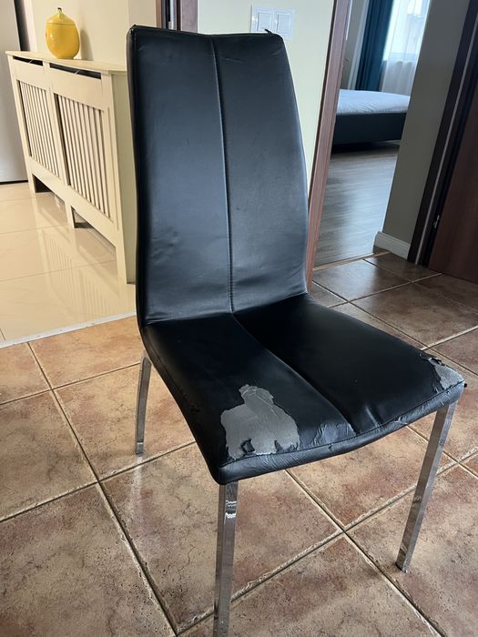 Se vând 8 scaune JYSK utilizate