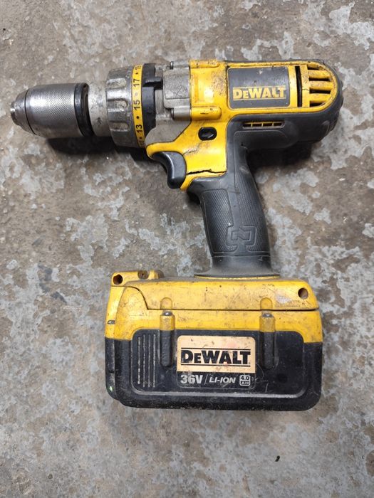 Vând bormașină dewalt