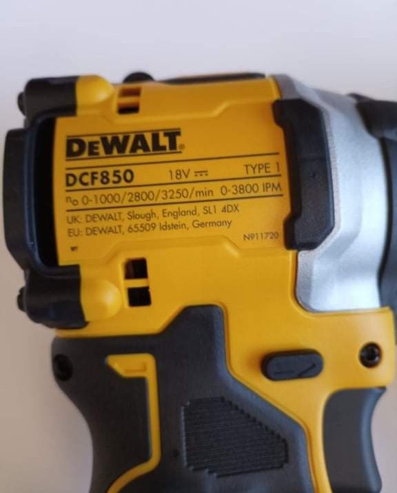 Акумулаторен Винтоверт DeWALT DCF850NT/18V Ударен, Безчетков с Куфар