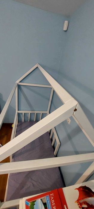 Детско дървено легло