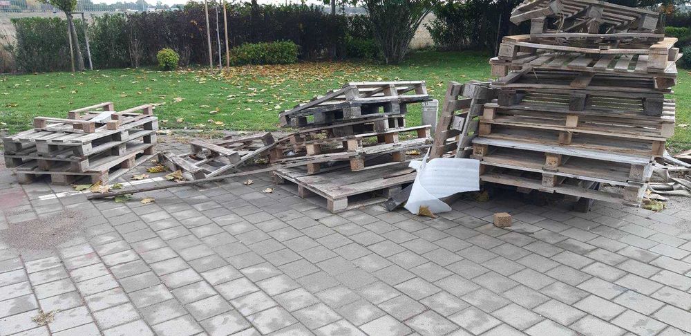 Дървен материал от скари и палета