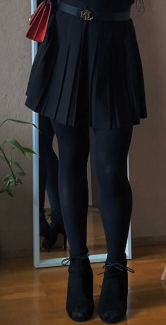 Плисирана пола в черно