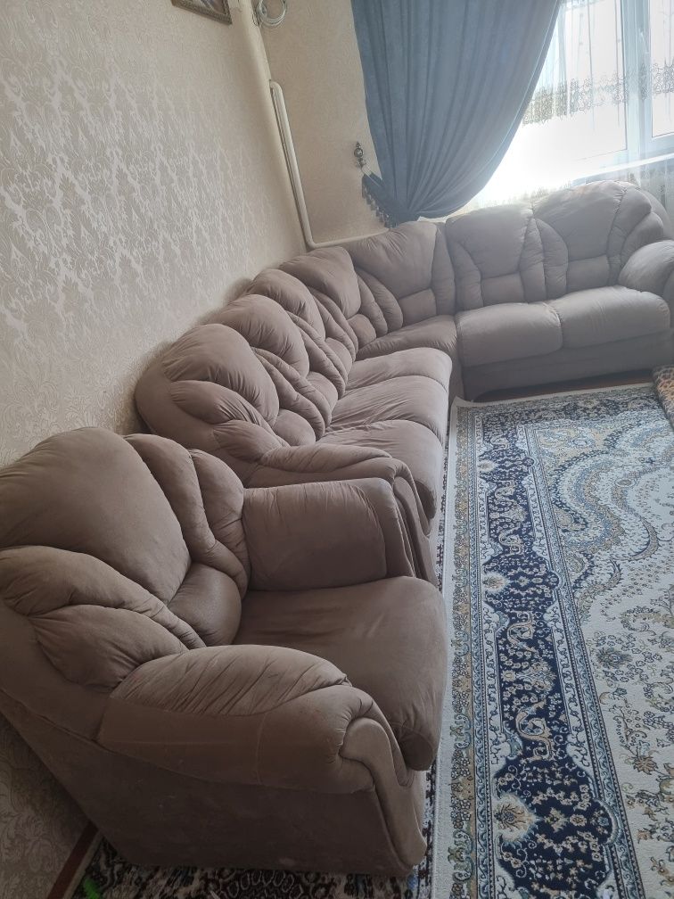 Продам диван с креслом