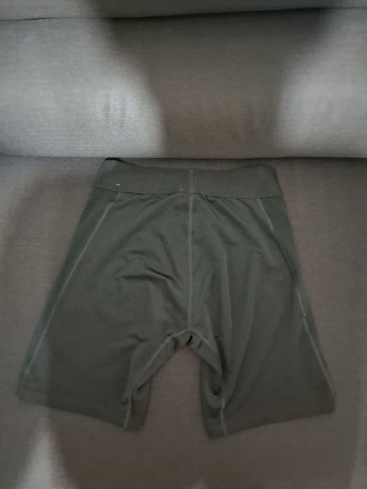 Pantaloni scurți mulați