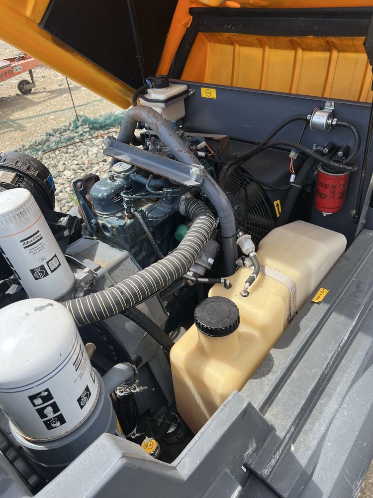 Vand sau inchiriez cilindru compactor