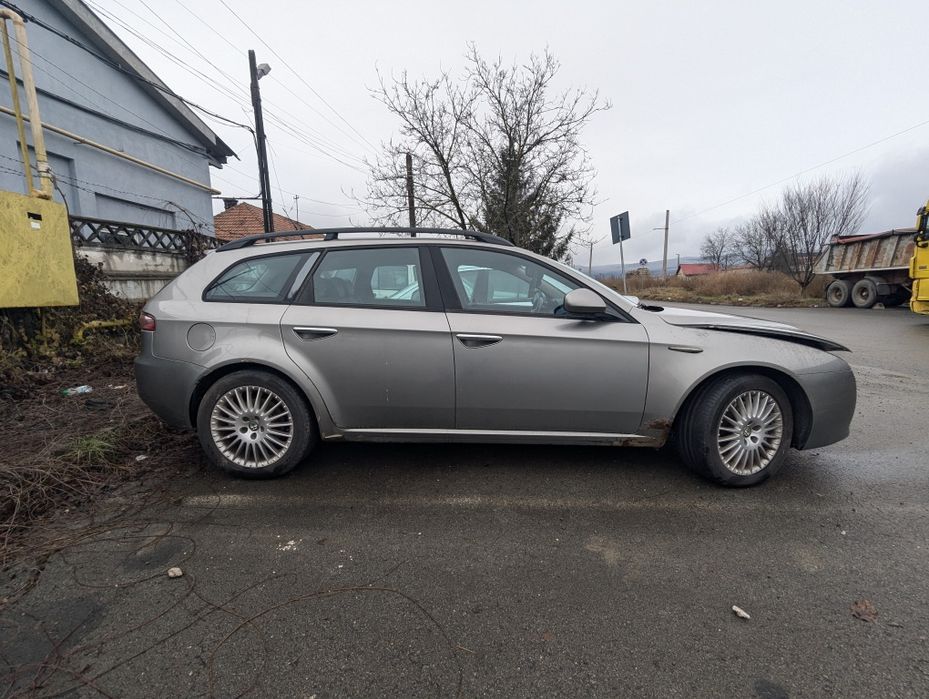 Dezmembrez Alfa Romeo 159 2,4jtdm - motor defect