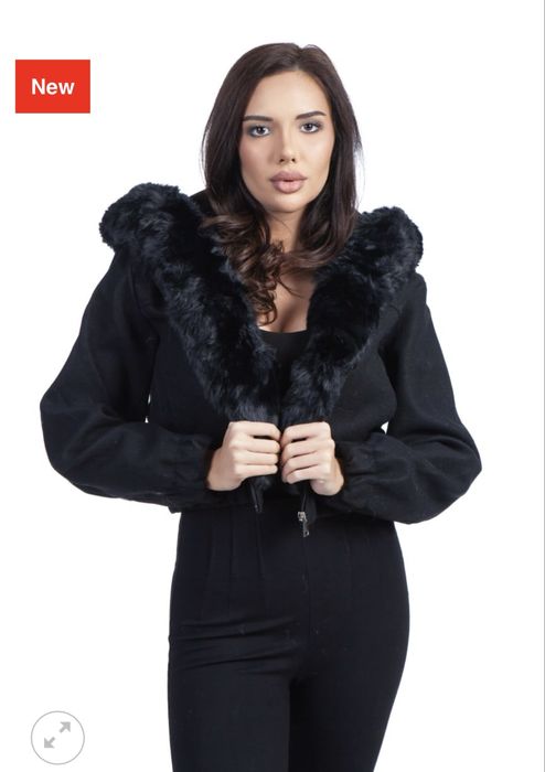 Зимно късо палто в черно