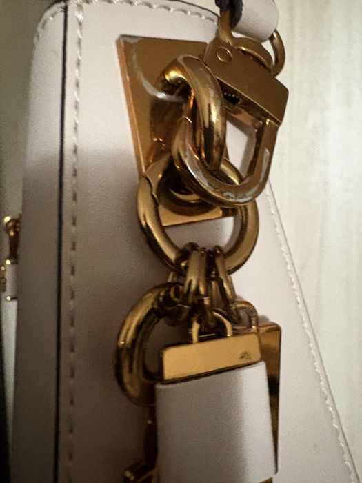 Дамска чанта Guess