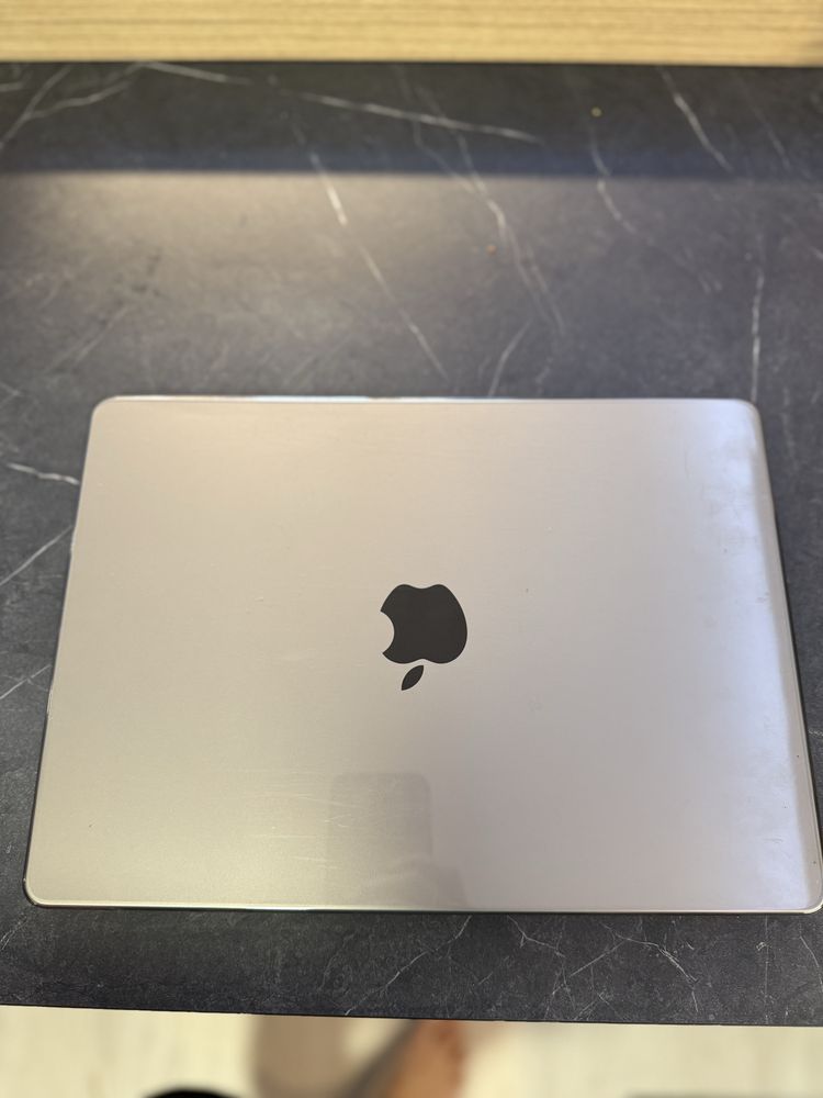 Apple MacBook Pro 512GB, 14 inch.