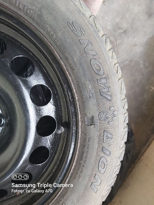 Cauciucuri de iarna montate pe jenti metalice