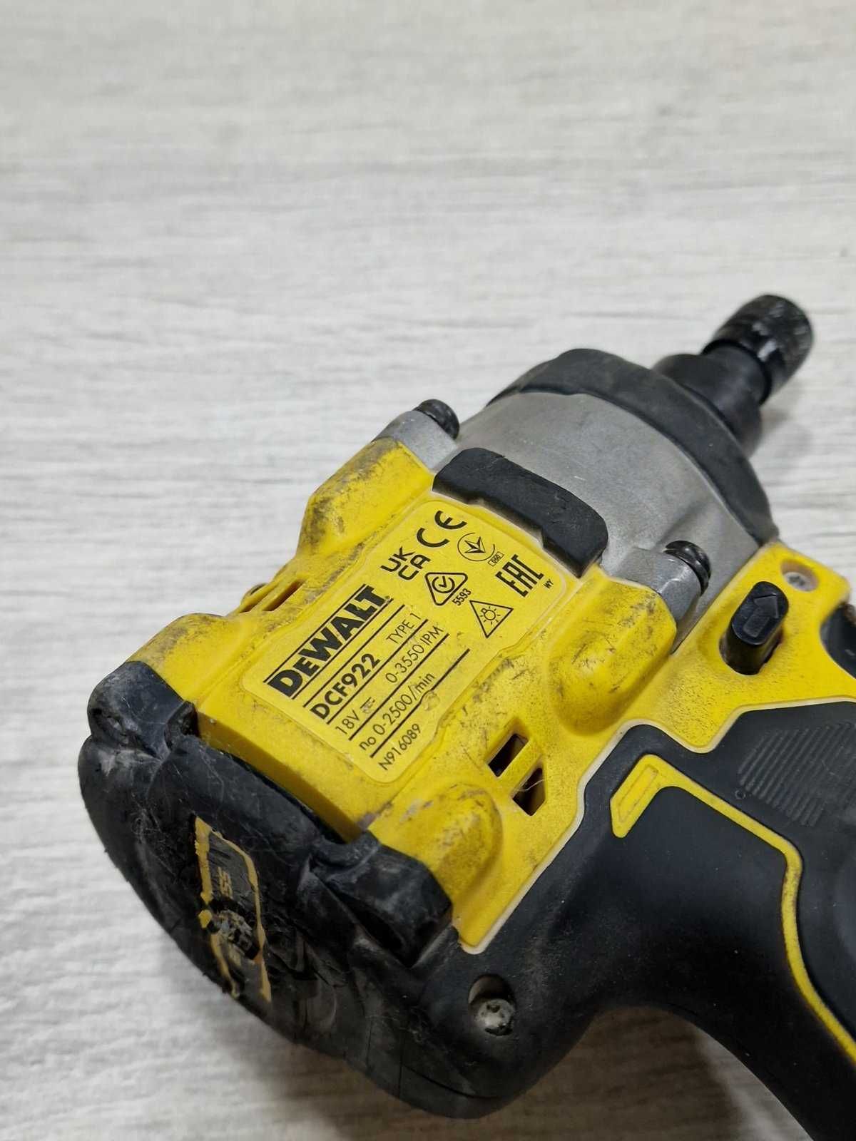 Акумулаторен ударен гайковерт DeWalt DCF922 с батерия 5Ah