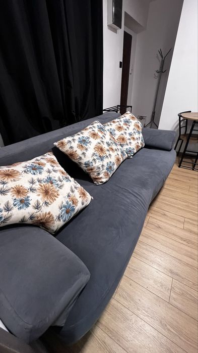 Vand canapea in stare perfecta cu 3 perne