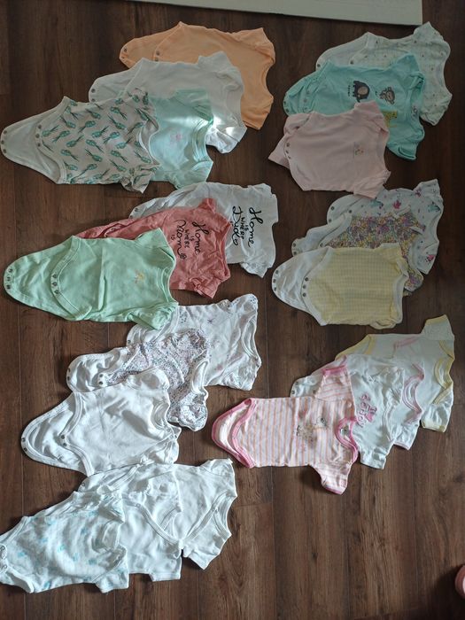 Подарявам бебешки дрешки