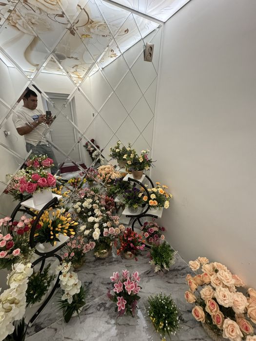 Gular bor turli xildagi suniy gular