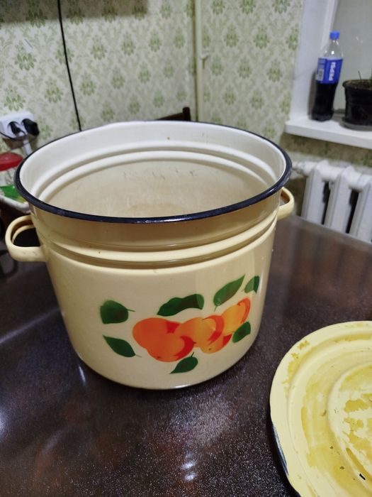 Кастрюля эмалированная