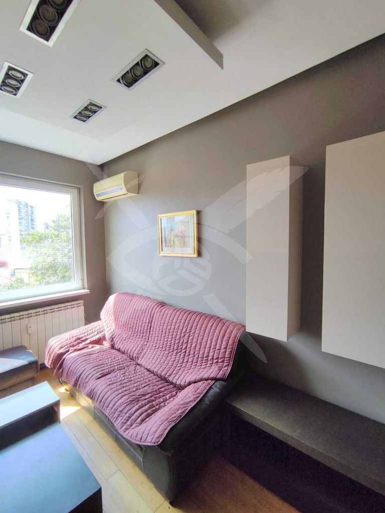 Дава се под наем Тристаен апартамент в София, Център - 65 кв.м за 650 € - Снимка #2