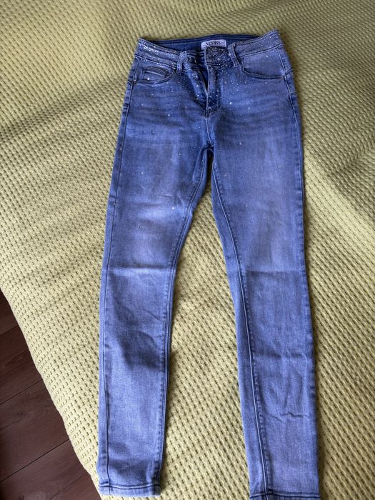 Дамски дънки с акцент