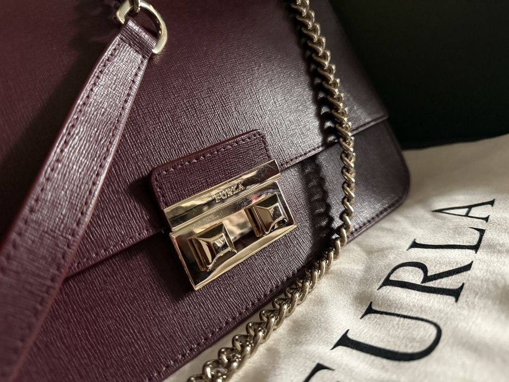Дамска чанта Furla Bella Crossbody цвят бордо