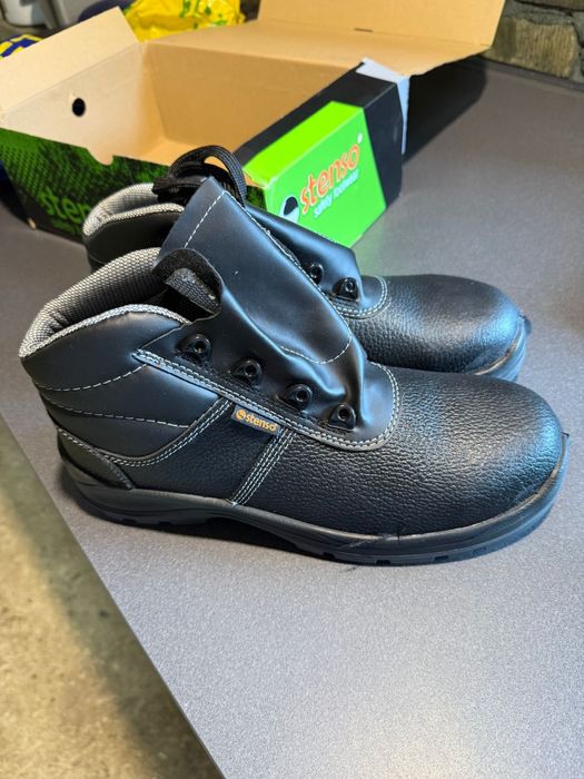 Работни обувки номера 36 и 42