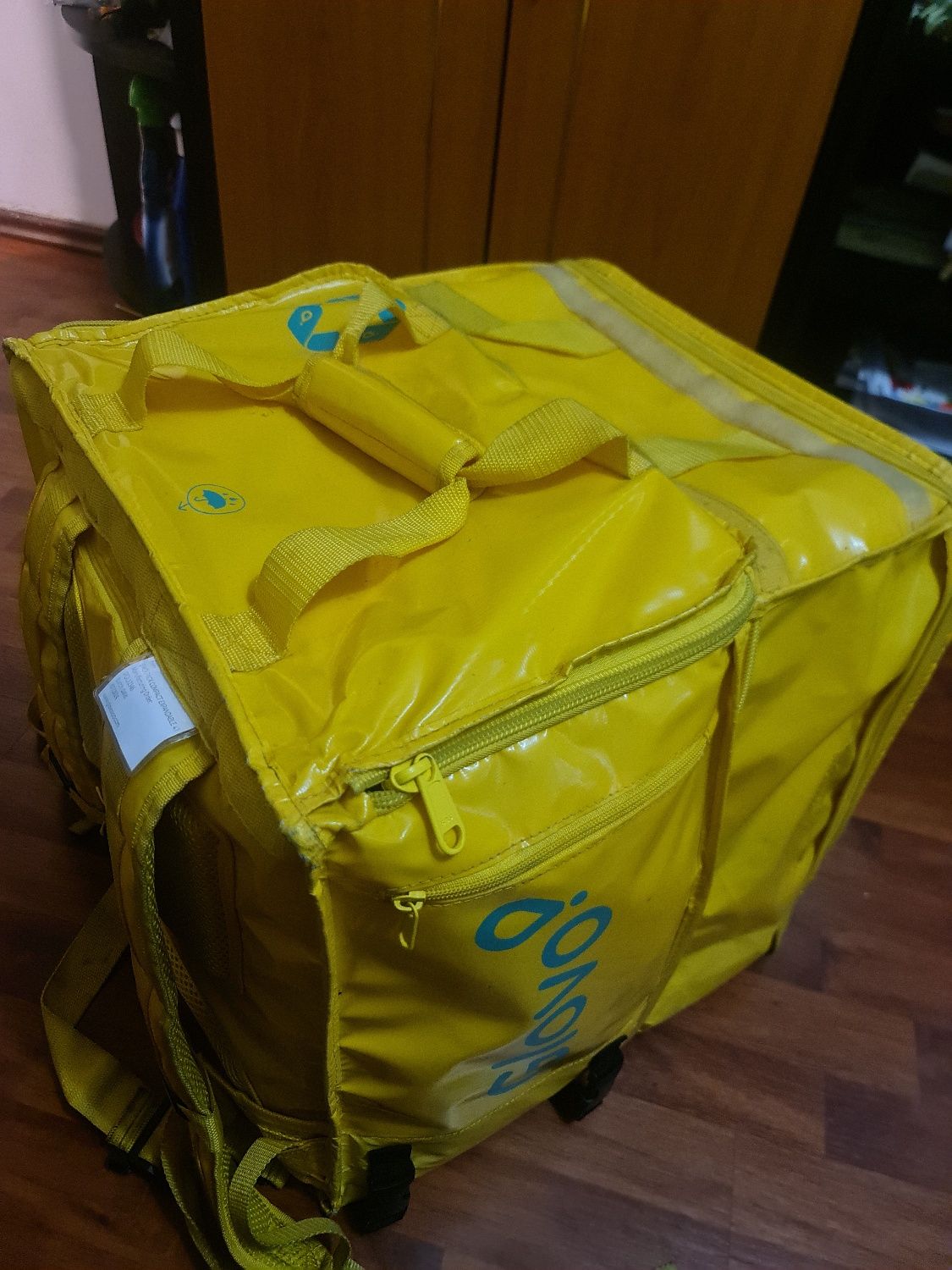 Ghiozdan Glovo ca și nou