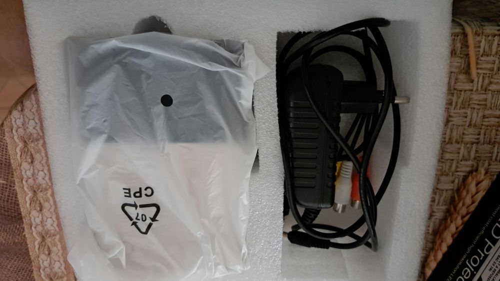 Мини LED проектор за домашно кино