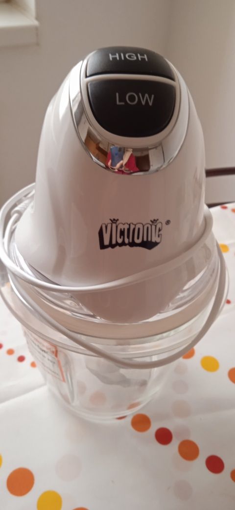 Vând blender Victronic 300w