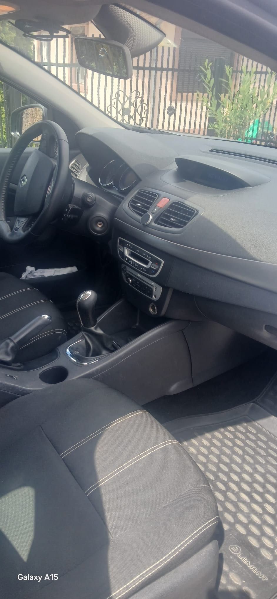 Mașină Renault fluence
