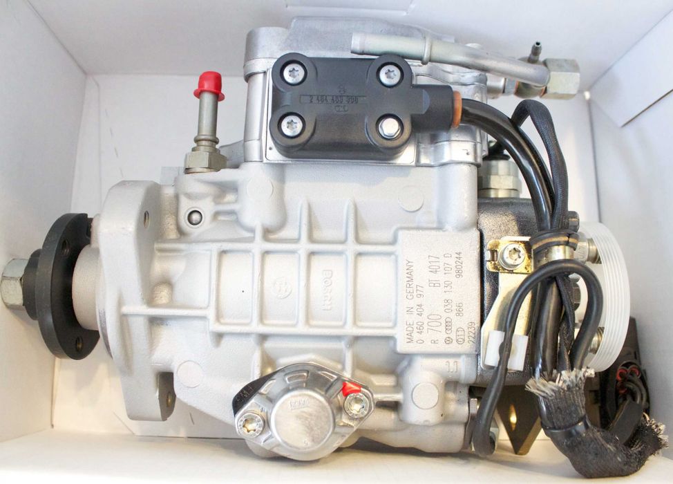 Pompa injectie cu cap de 11mm  VW SEAT AUDI SKODA  cod 038130107J