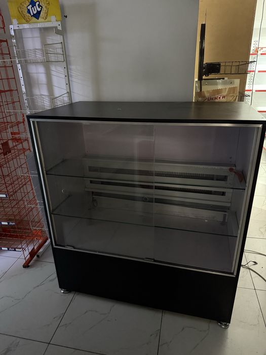 Холодильник для кондитерских изделии