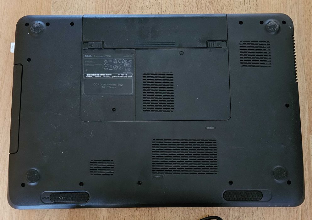 лаптоп 17" DELL N7110