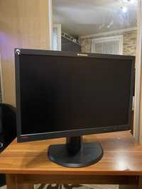 Monitor Lenovo.