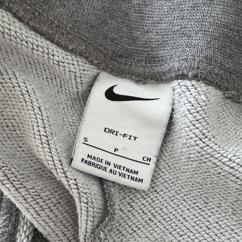 Дамски къси гащи Nike и Bershka – размер S
