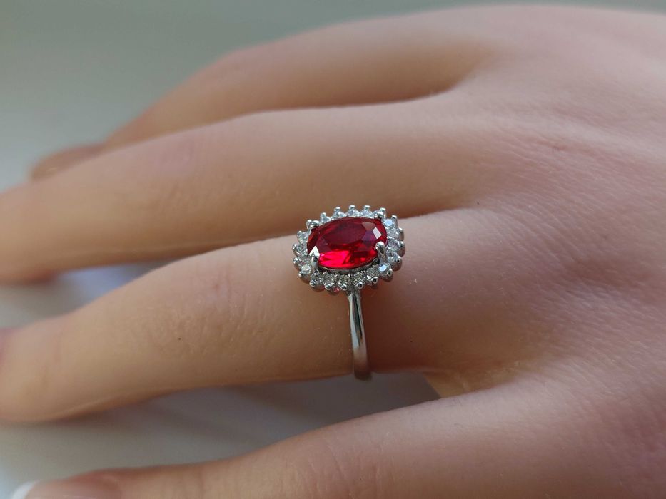 Inel din argint cu cubic zirconiu roșu, nou