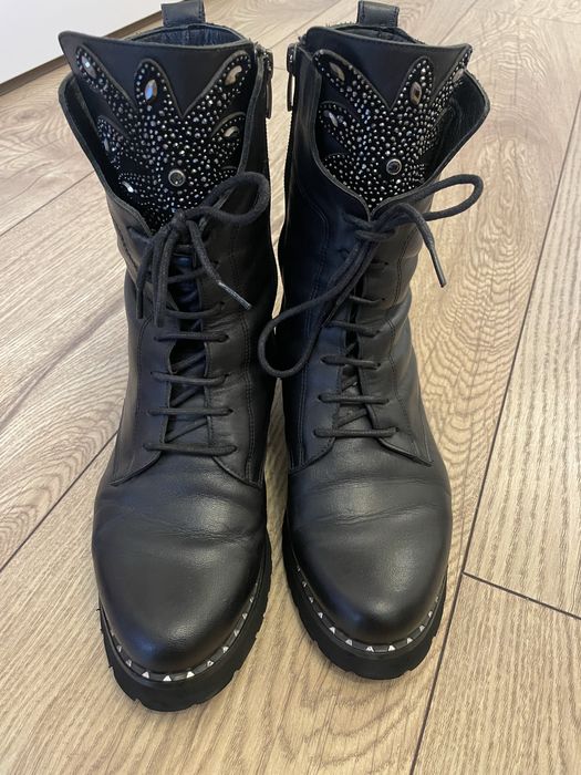 Черни боти естествена кожа Sara Pen