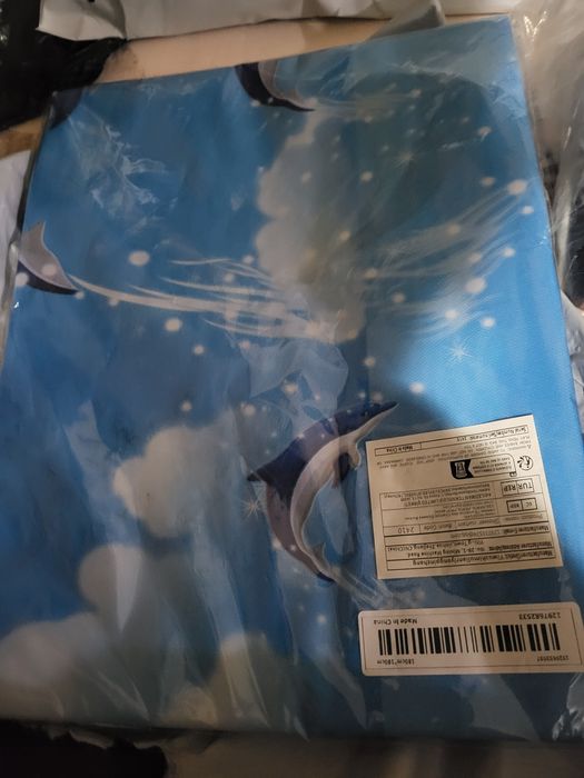 Продам шторки для ванной комнаты.