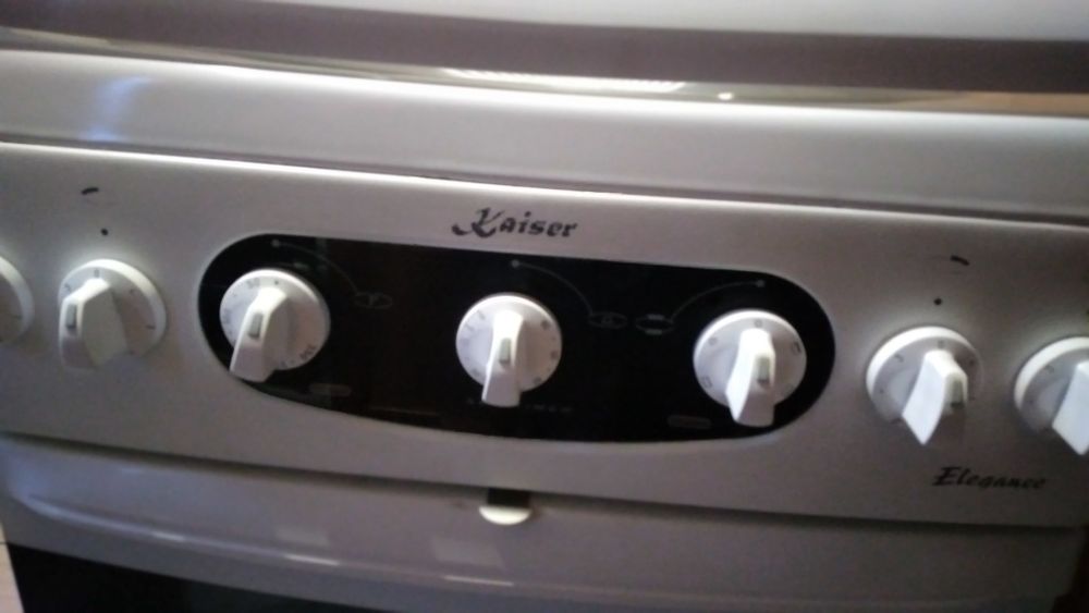 Продам отличную эл.плиту Kaiser.