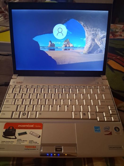 Продавам  лаптоп